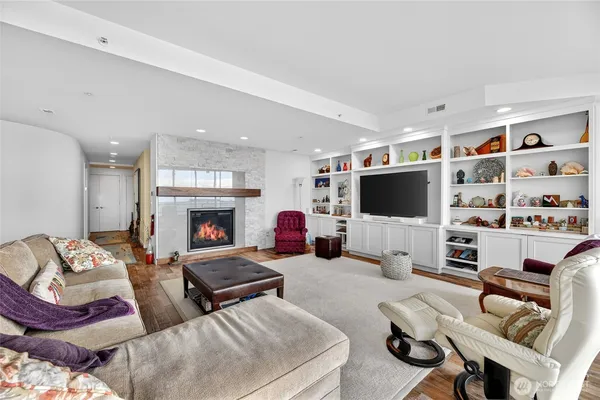 $2,150,000 | 1374 Alki Avenue Southwest, Unit 400, Seattle, WA 98116
