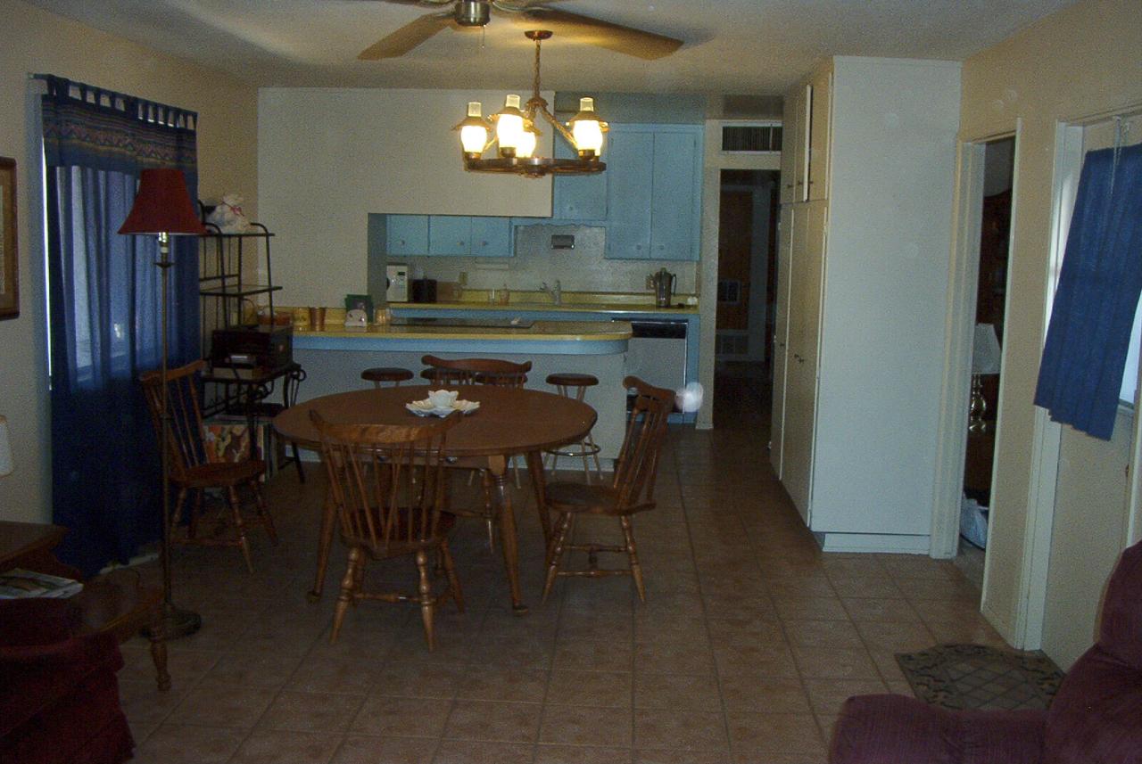 3201 West Bloomfield Road Phoenix, AZ 85029 - Photo 6 of 14 kitchen and eating area