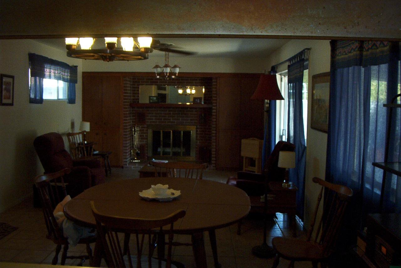 3201 West Bloomfield Road Phoenix, AZ 85029 - Photo 7 of 14 cozy family area