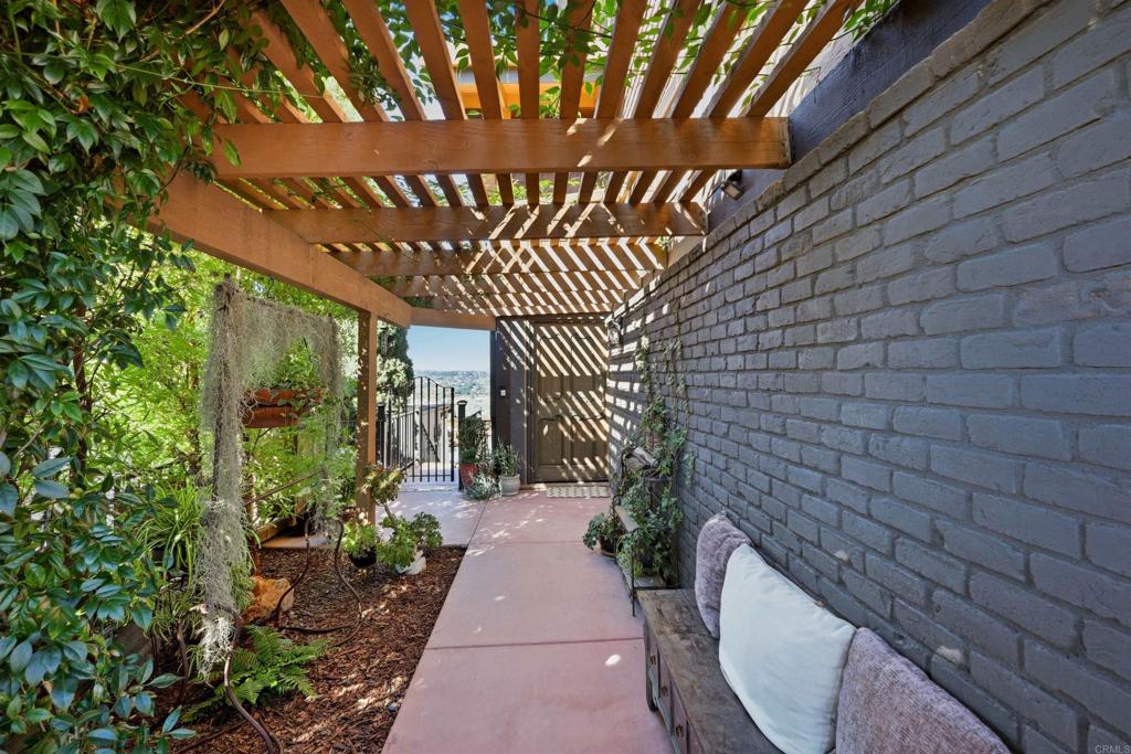 2414 Sacada Circle Carlsbad, CA 92009 - Photo 4 of 56