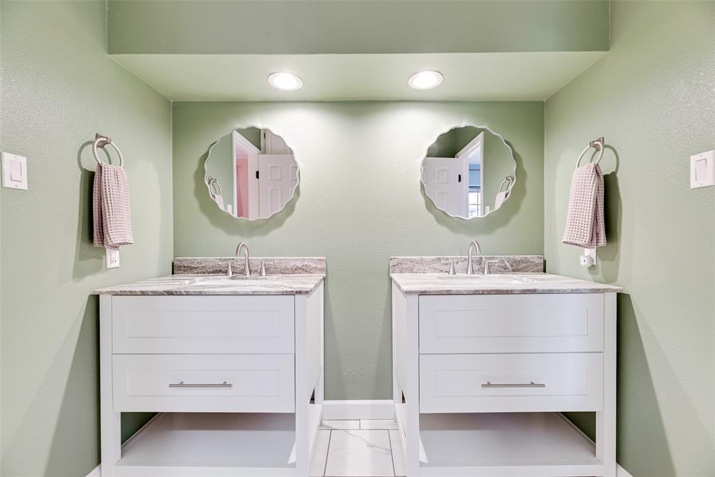 740 Newport Road Fort Worth, TX 76120 - Photo 29 of 38 a bathroom with 2 sink and a mirror