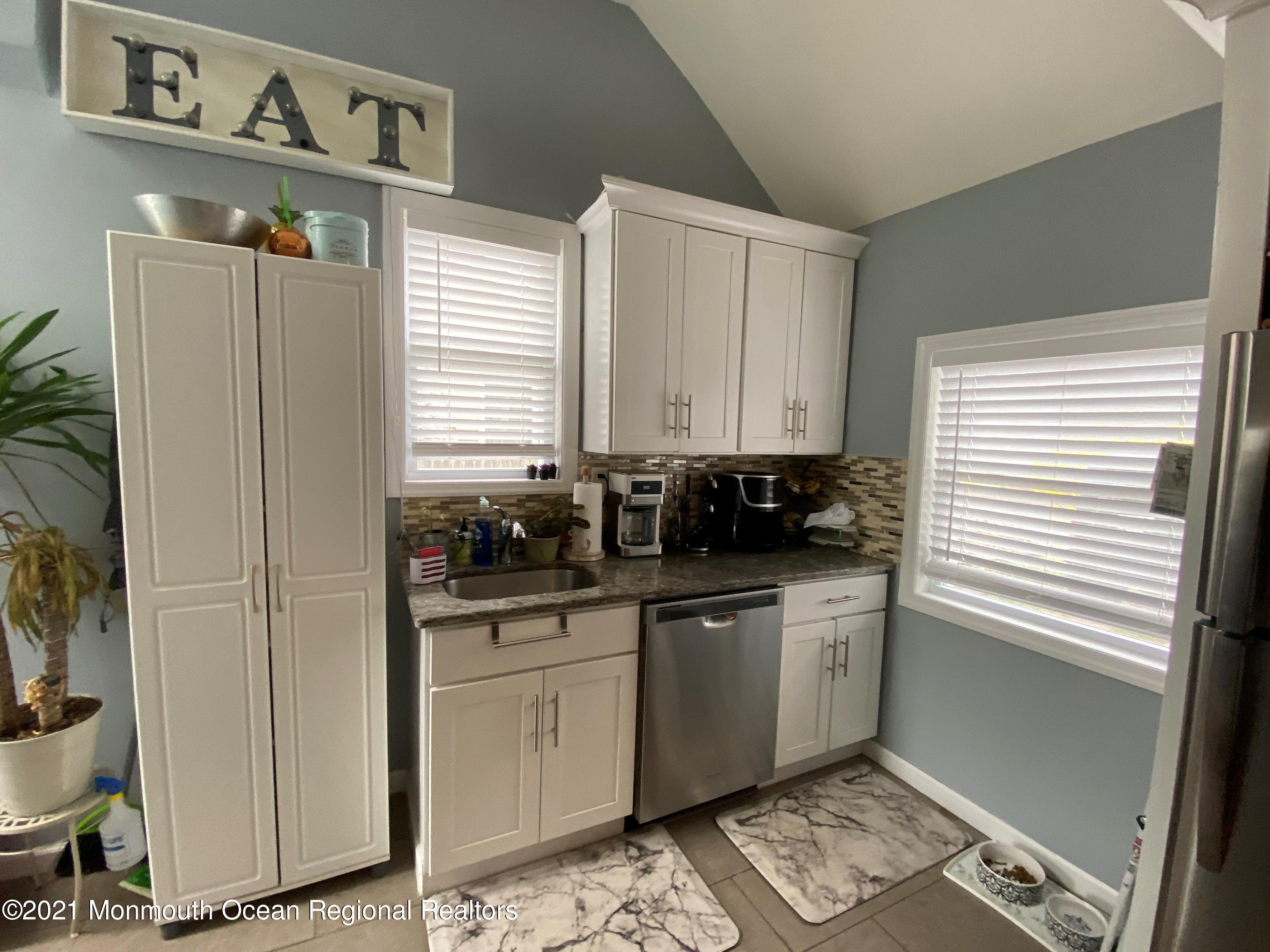 495 Riverside Drive South Brick, NJ 08723 - Photo 5 of 10 495 riverside 4