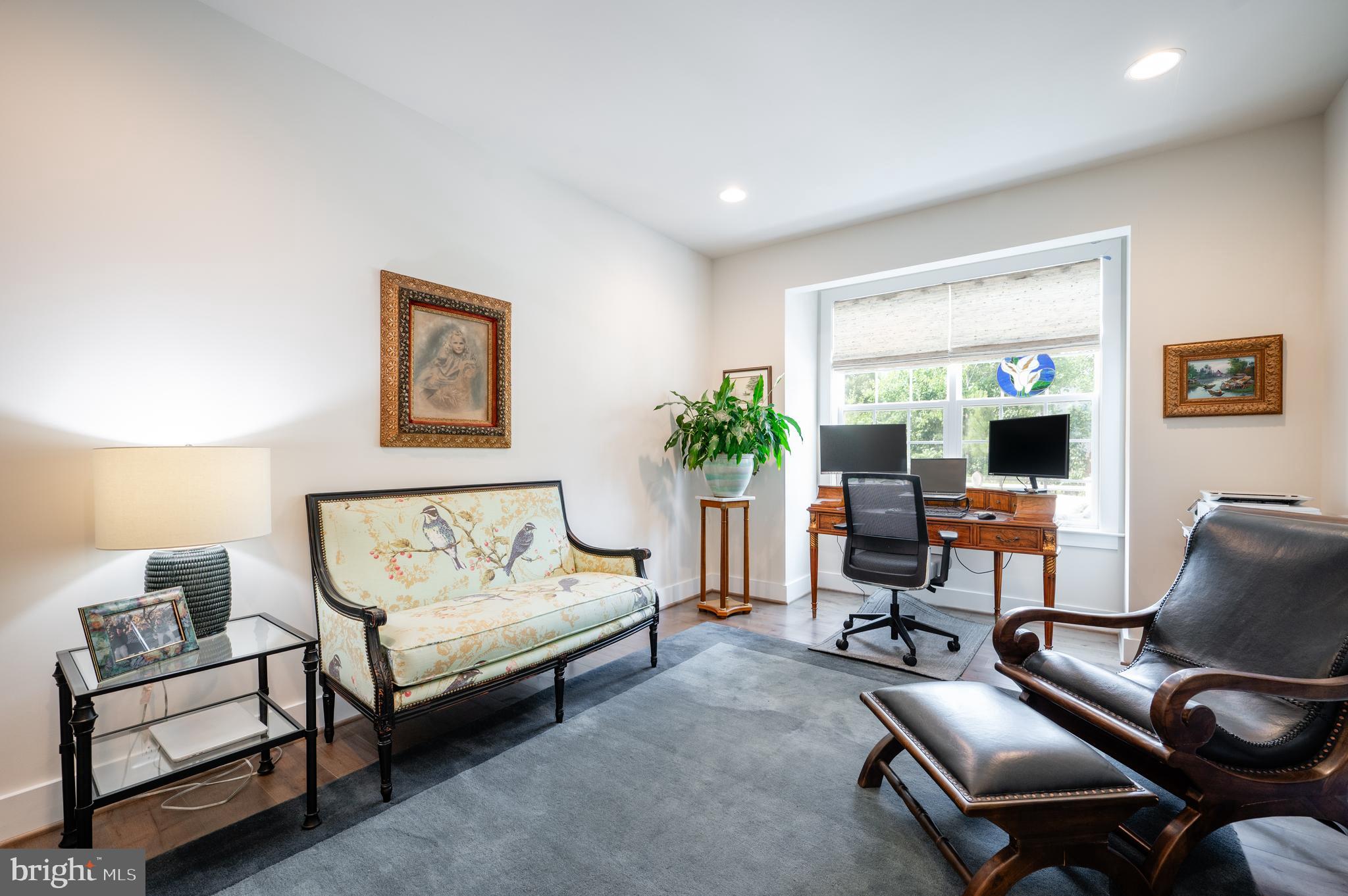 6233 McConnell Lane Springfield, VA 22152 - Photo 25 of 58 a living room with furniture and a large window