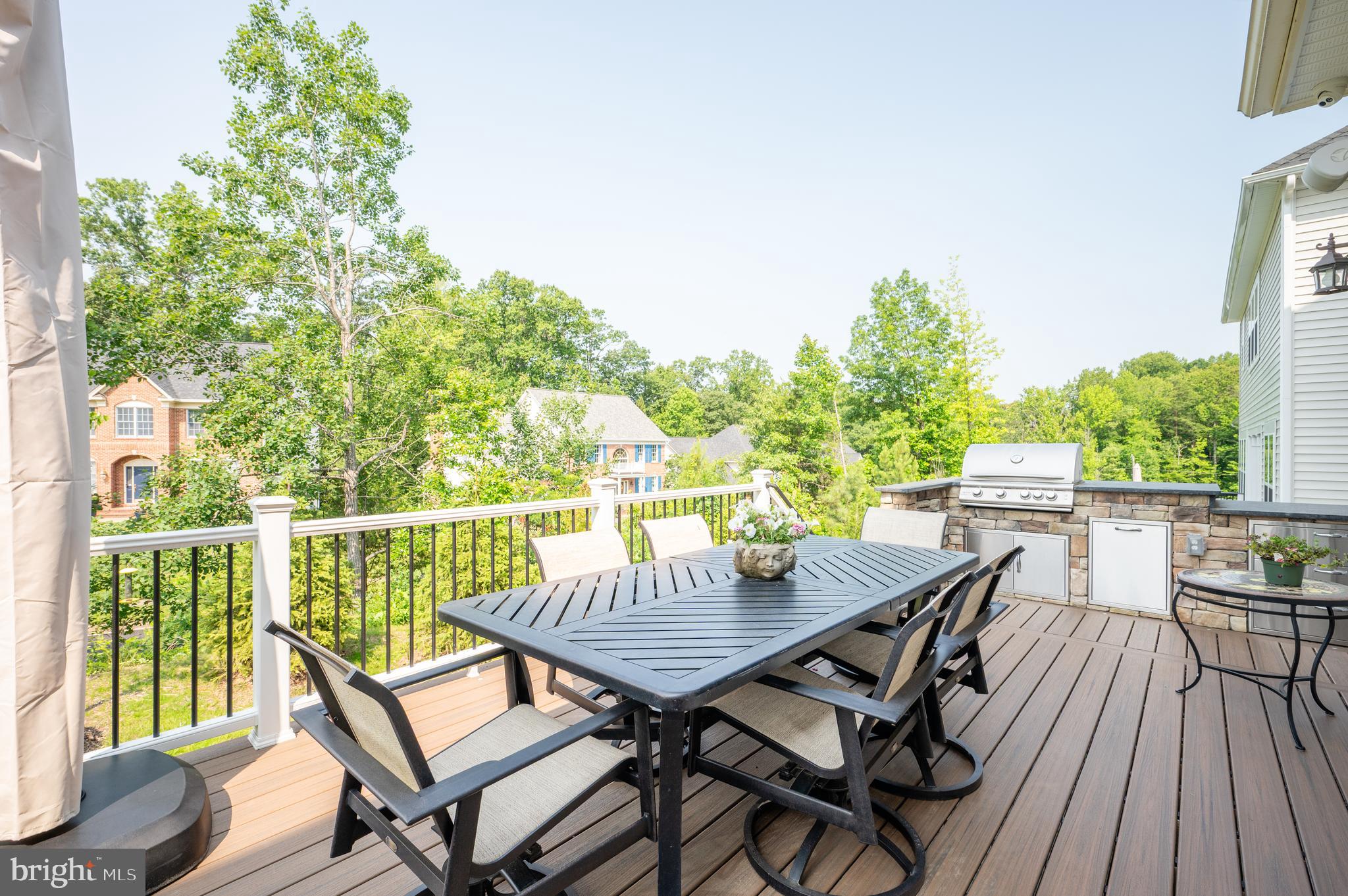6233 McConnell Lane Springfield, VA 22152 - Photo 4 of 58 a view of a balcony with table and chairs