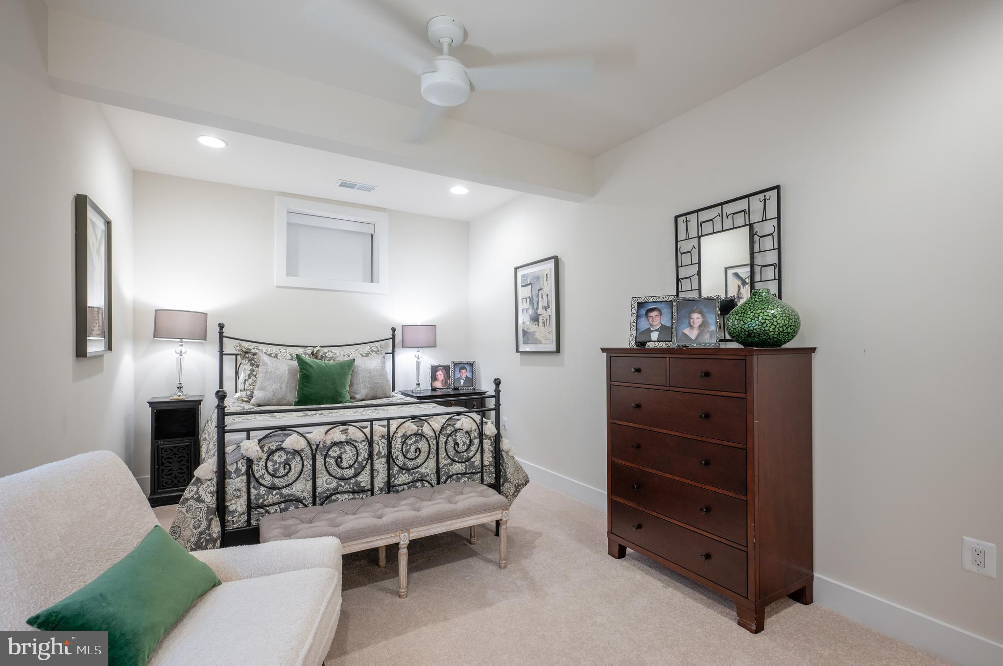 6233 McConnell Lane Springfield, VA 22152 - Photo 51 of 58 a living room with furniture and a lamp