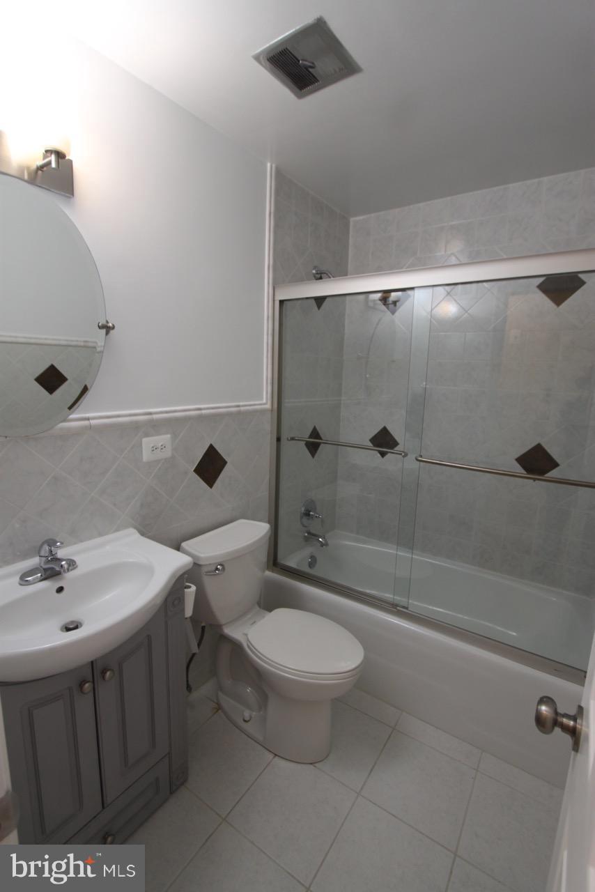 1009 Collingwood Road Alexandria, VA 22308 - Photo 12 of 30 Bath