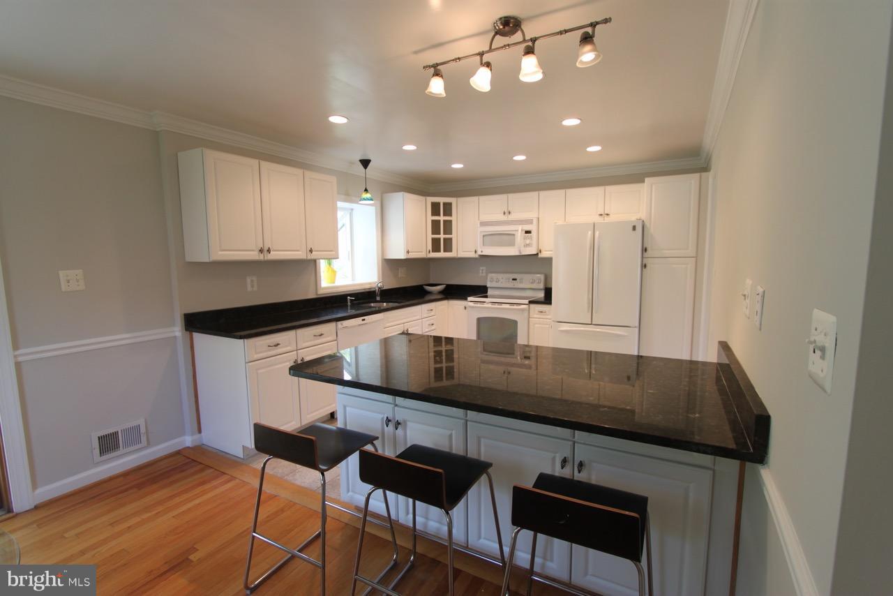 1009 Collingwood Road Alexandria, VA 22308 - Photo 6 of 30 Kitchen