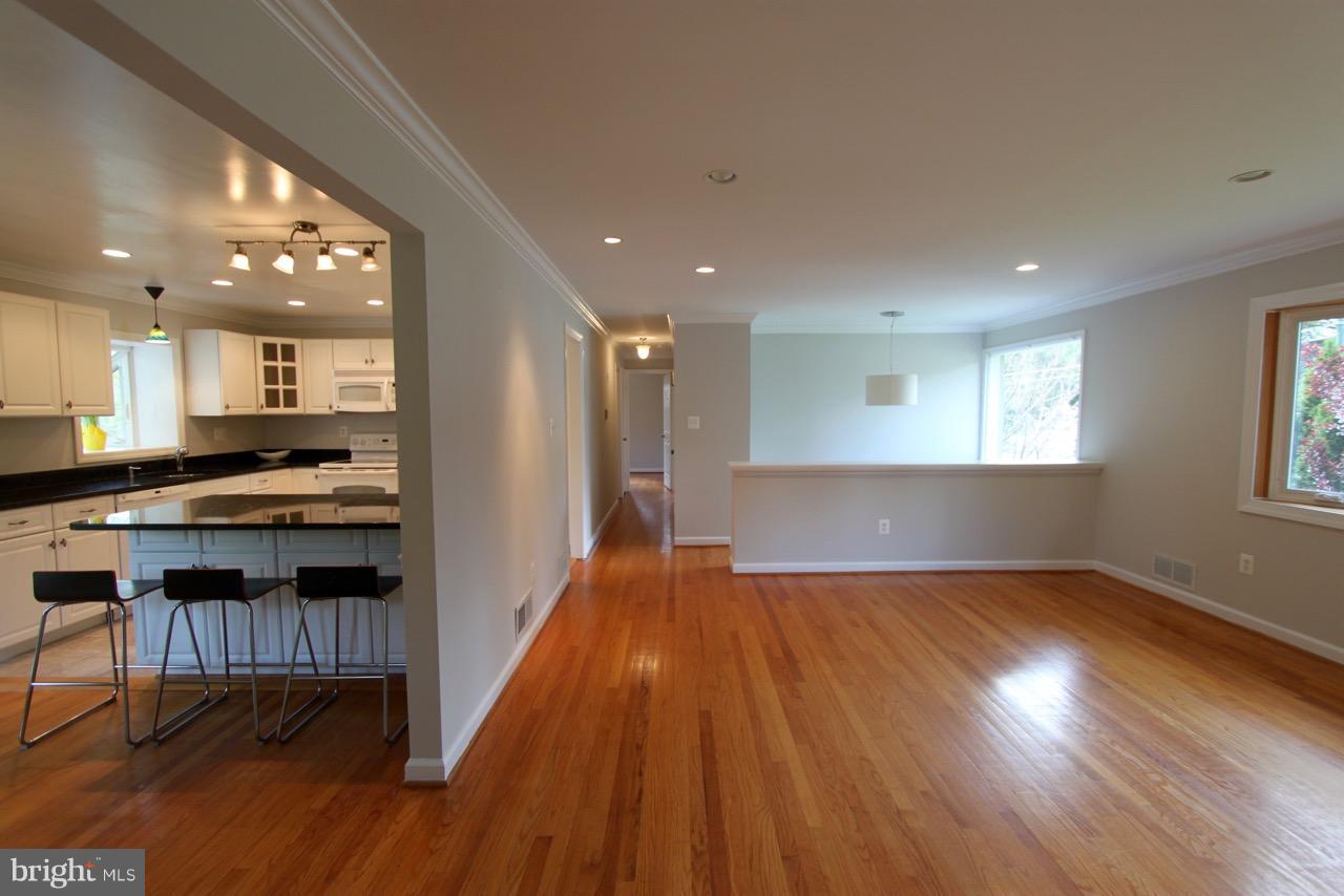 1009 Collingwood Road Alexandria, VA 22308 - Photo 9 of 30 Interior (General)