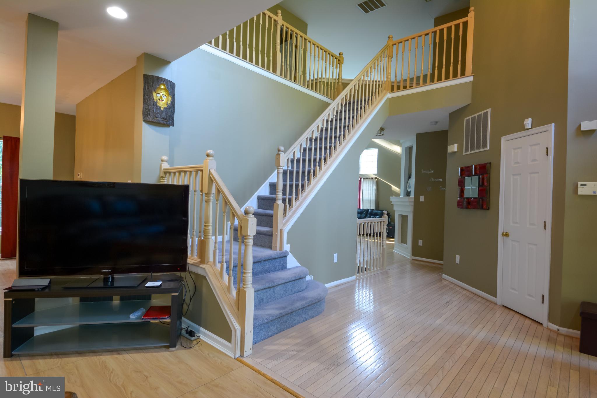 4 Raintree Court Sicklerville, NJ 08081 - Photo 3 of 40 Entrance Foyer