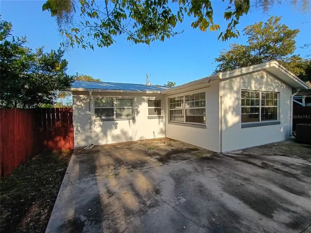 a view of a house with a backyard