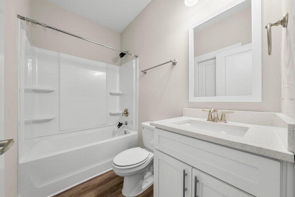 284 North Sand Palm Road, Unit VISTA Freeport, FL 32439 - Photo 19 of 27 a bathroom with a sink a toilet and a bathtub