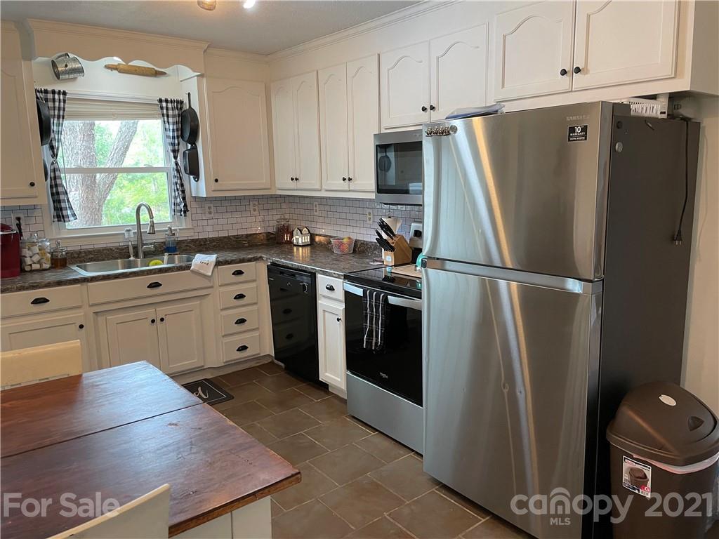 622 Loray Farm Road Dallas, NC 28034 - Photo 2 of 15 a kitchen with stainless steel appliances a refrigerator sink and cabinets