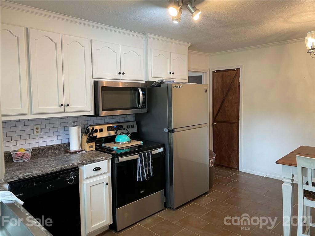 622 Loray Farm Road Dallas, NC 28034 - Photo 4 of 15 a kitchen with stainless steel appliances granite countertop a refrigerator stove a sink dishwasher and a refrigerator
