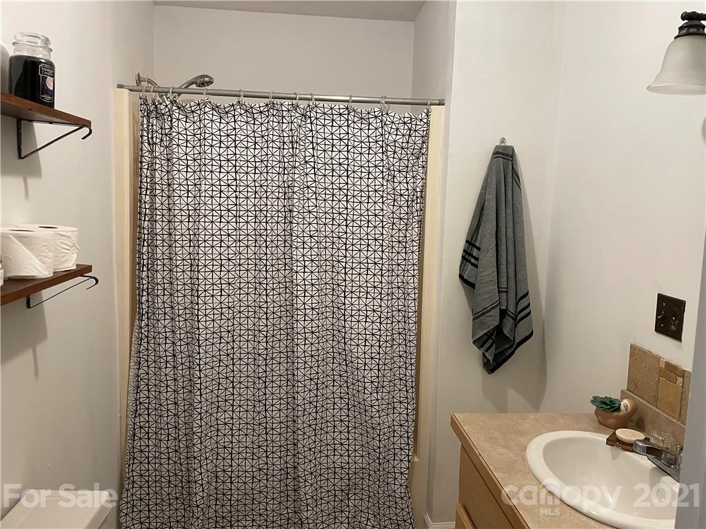 622 Loray Farm Road Dallas, NC 28034 - Photo 8 of 15 a bathroom with a sink toilet and shower