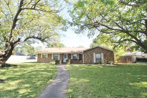 $2,095 | 101 Auburn Street, Waxahachie, TX 75165