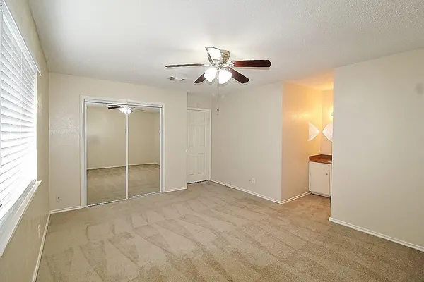 $2,095 | 101 Auburn Street, Waxahachie, TX 75165