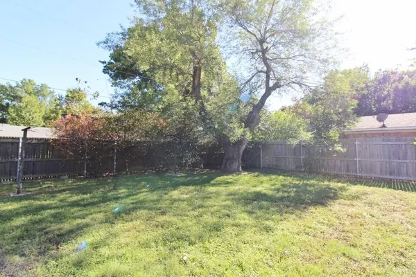 $2,095 | 101 Auburn Street, Waxahachie, TX 75165