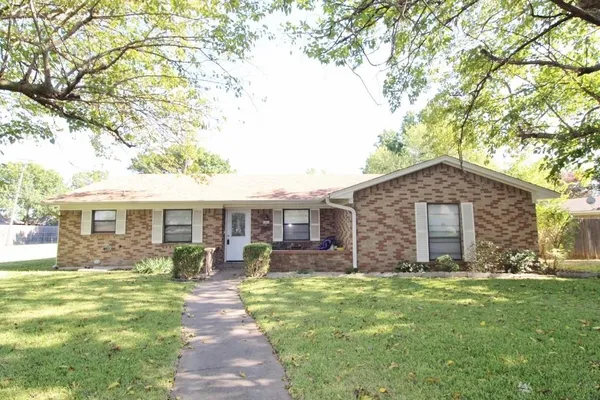 $2,095 | 101 Auburn Street, Waxahachie, TX 75165