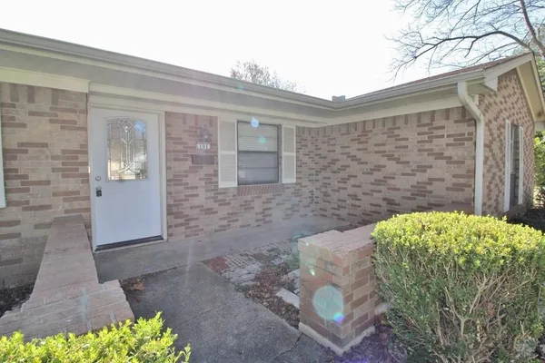 $2,095 | 101 Auburn Street, Waxahachie, TX 75165