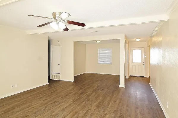 $2,095 | 101 Auburn Street, Waxahachie, TX 75165