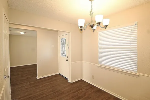 $2,095 | 101 Auburn Street, Waxahachie, TX 75165