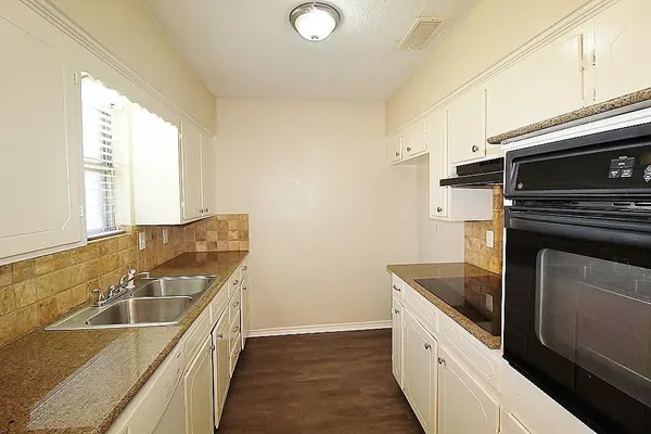 $2,095 | 101 Auburn Street, Waxahachie, TX 75165