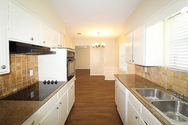 $2,095 | 101 Auburn Street, Waxahachie, TX 75165