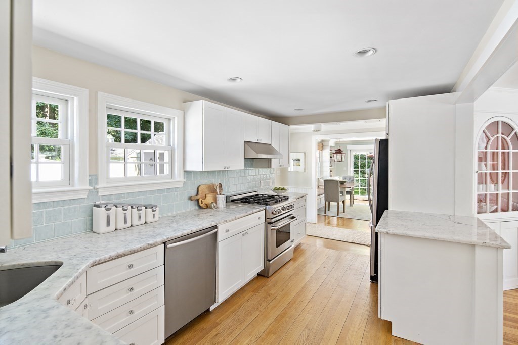 24 Stowell Road Winchester, MA 01890 - Photo 11 of 34