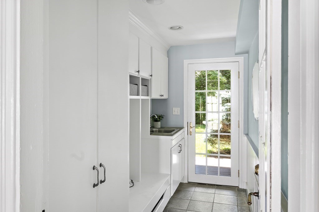 24 Stowell Road Winchester, MA 01890 - Photo 13 of 34