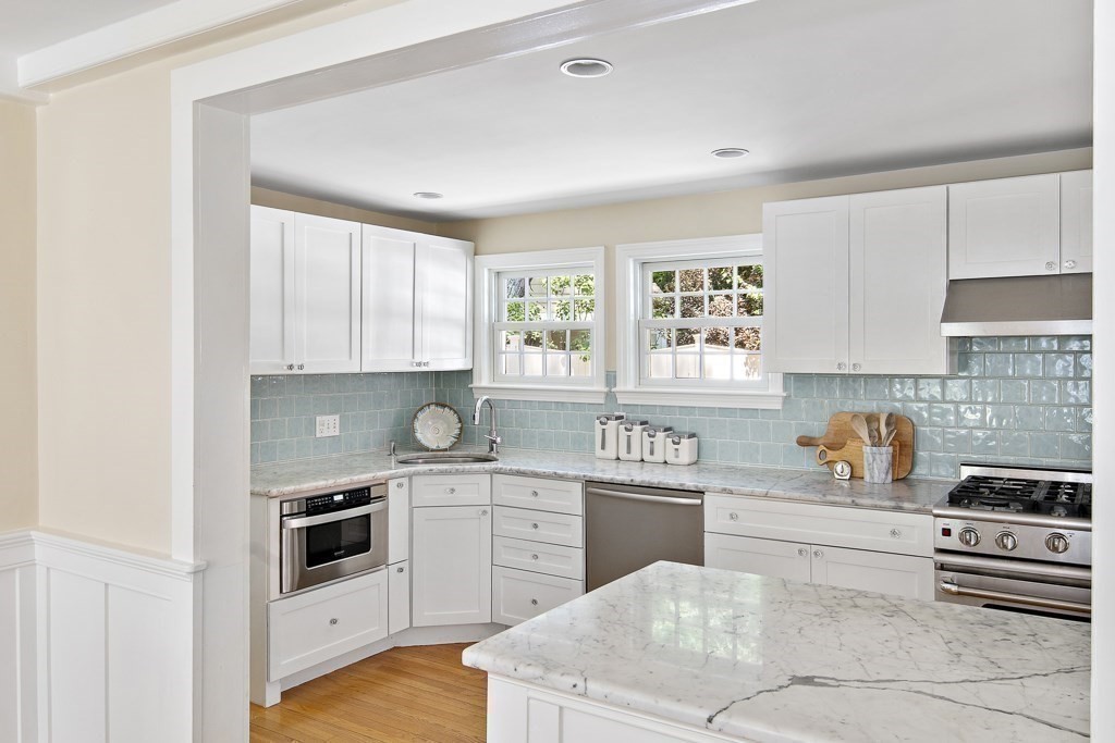 24 Stowell Road Winchester, MA 01890 - Photo 10 of 34