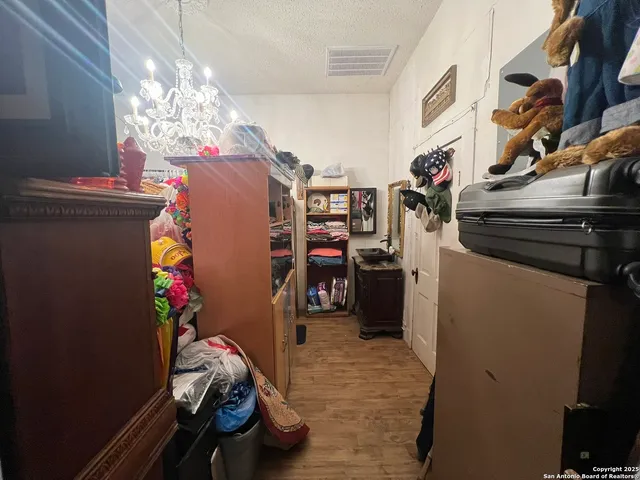 $124,900 | 423 West Main Street, Uvalde, TX 78801