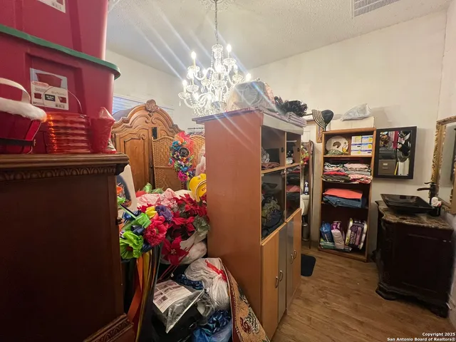 $124,900 | 423 West Main Street, Uvalde, TX 78801