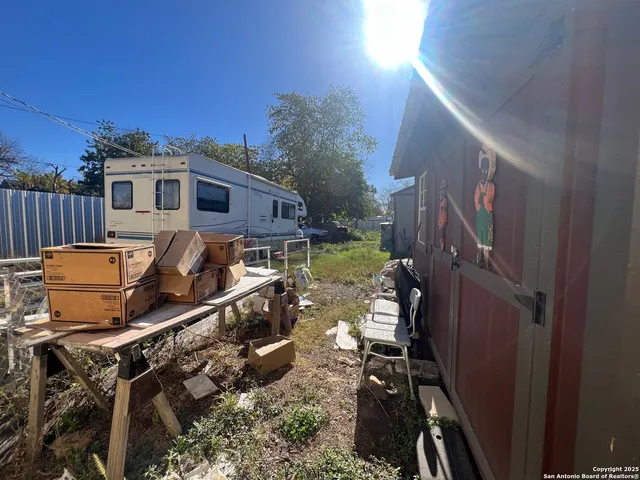 $124,900 | 423 West Main Street, Uvalde, TX 78801