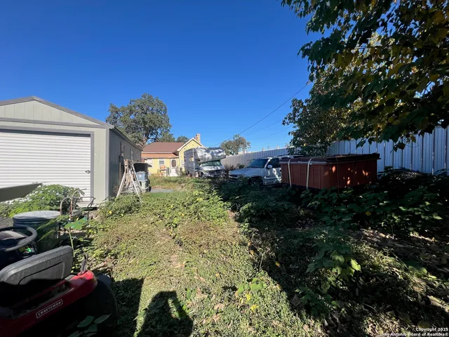 $124,900 | 423 West Main Street, Uvalde, TX 78801