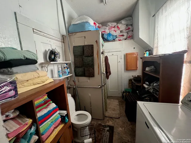 $124,900 | 423 West Main Street, Uvalde, TX 78801