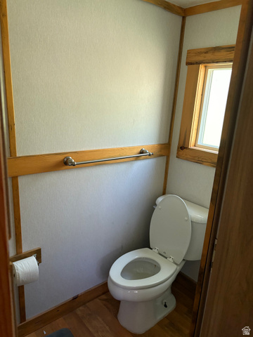 700 West Gravel Road North Kanab, UT 84741 - Photo 37 of 63 White toilet fixture and wood-finish flooring