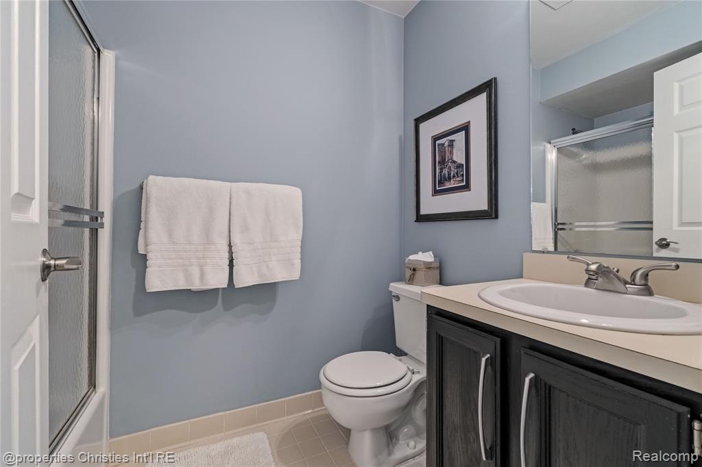 1695 Huntington Park Rochester Hills, MI 48309 - Photo 35 of 54