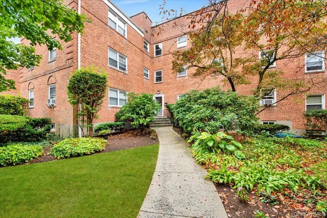 a view of a pathway with a house