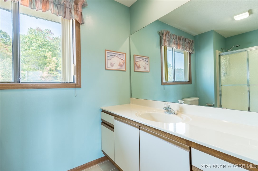 210 Bluff Boulevard, Unit 4B Camdenton, MO 65020 - Photo 23 of 69 Upper level bathroom