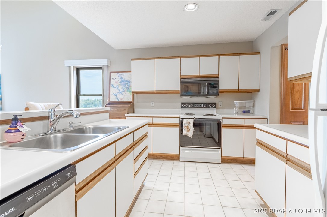 210 Bluff Boulevard, Unit 4B Camdenton, MO 65020 - Photo 3 of 69 Kitchen