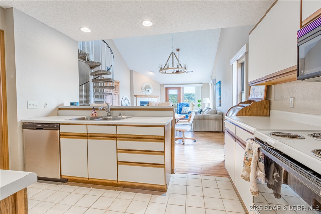 210 Bluff Boulevard, Unit 4B Camdenton, MO 65020 - Photo 7 of 69 Kitchen