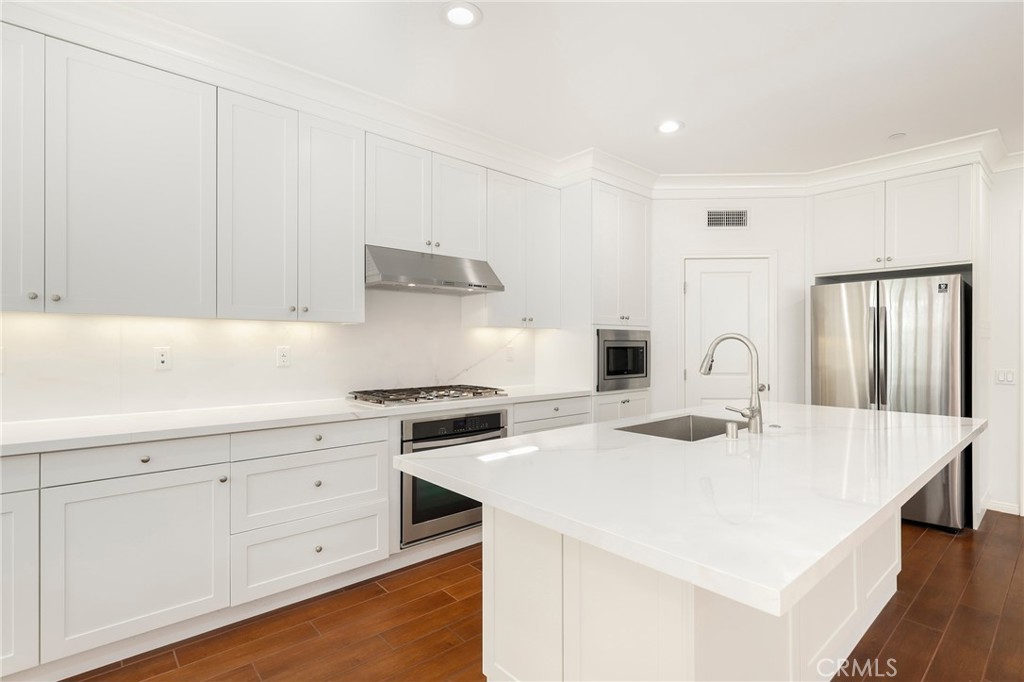 214 Traymore Irvine, CA 92620 - Photo 11 of 49