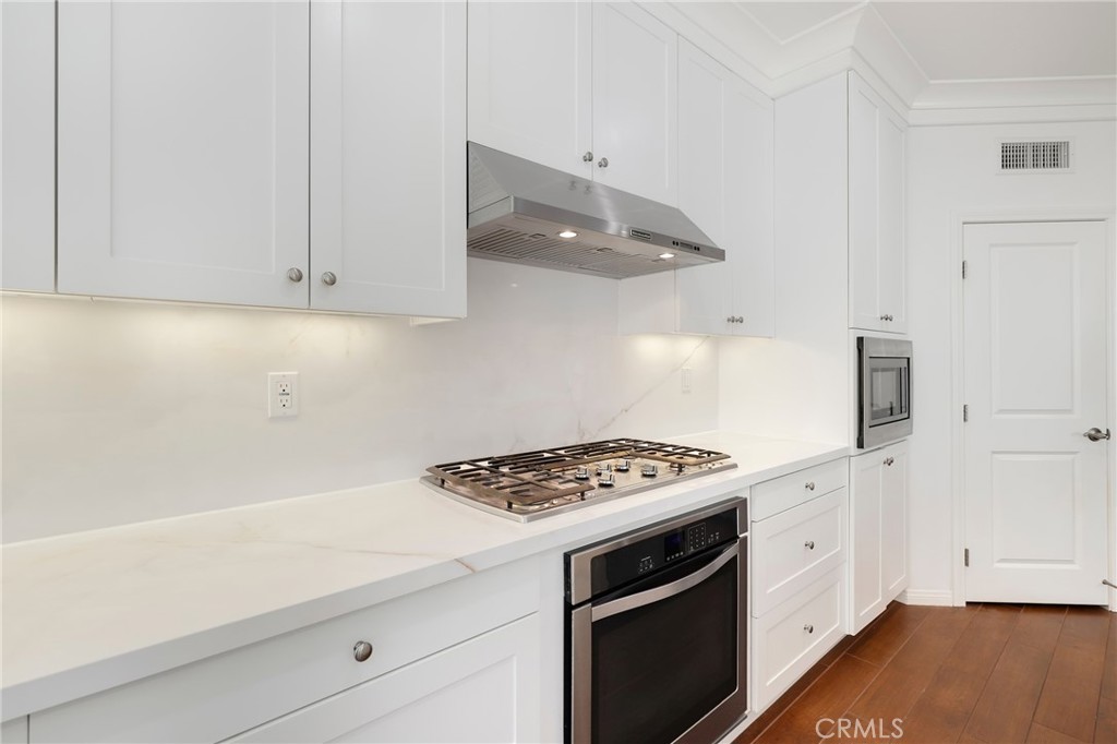 214 Traymore Irvine, CA 92620 - Photo 13 of 49