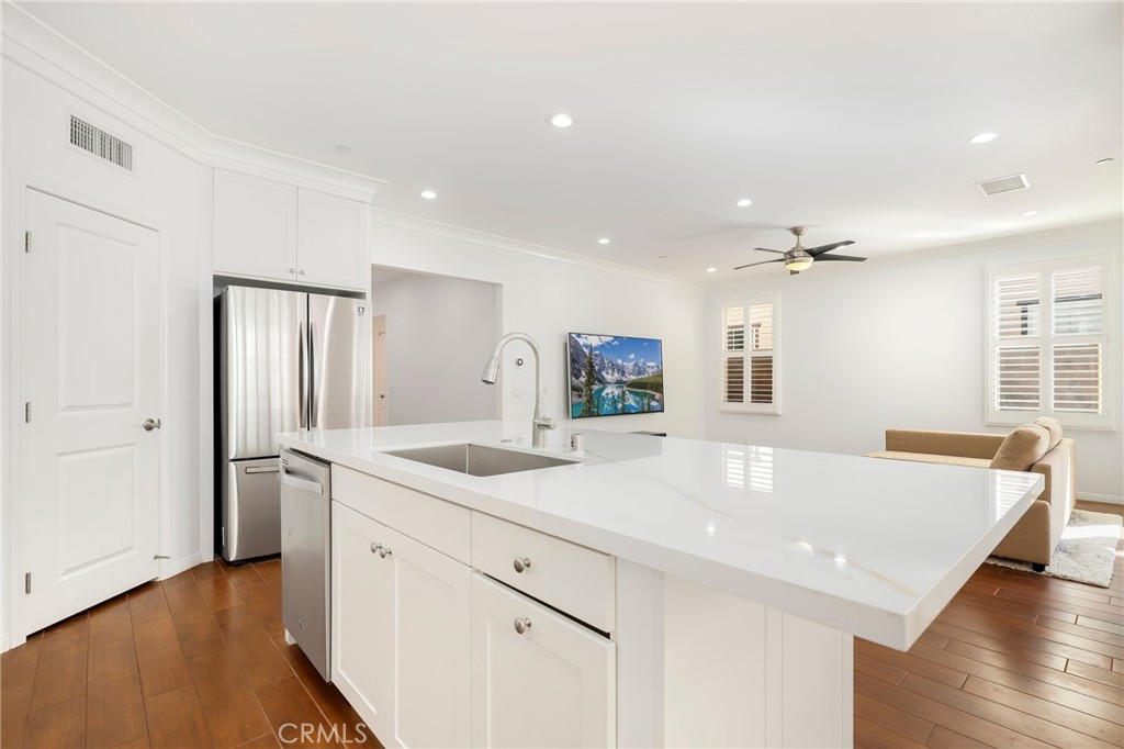 214 Traymore Irvine, CA 92620 - Photo 14 of 49