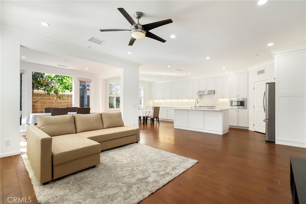 214 Traymore Irvine, CA 92620 - Photo 4 of 49