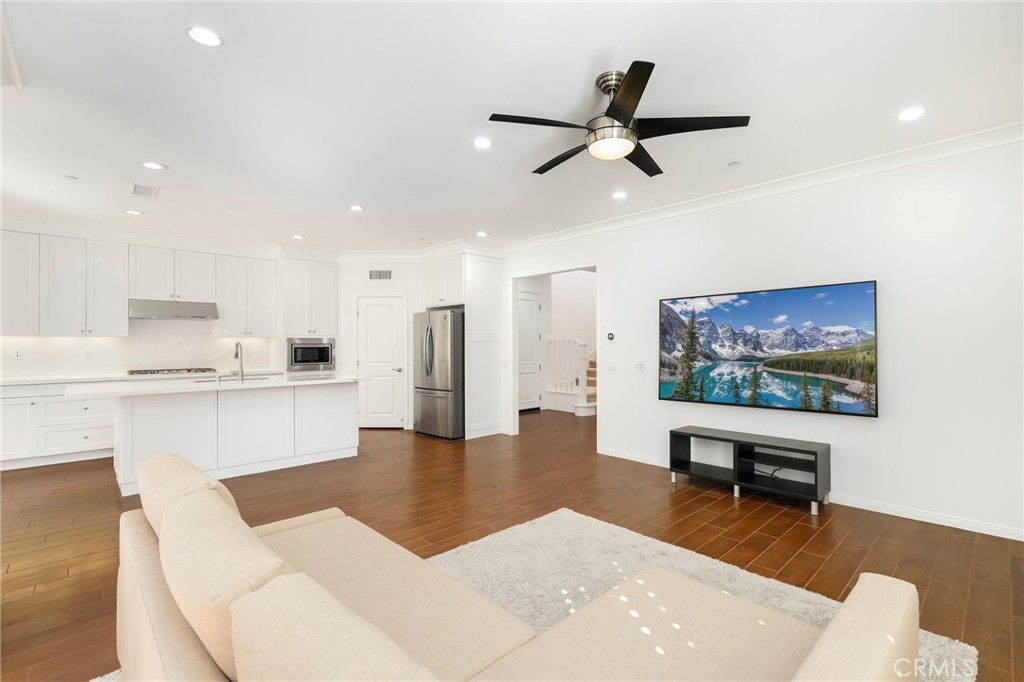 214 Traymore Irvine, CA 92620 - Photo 6 of 49