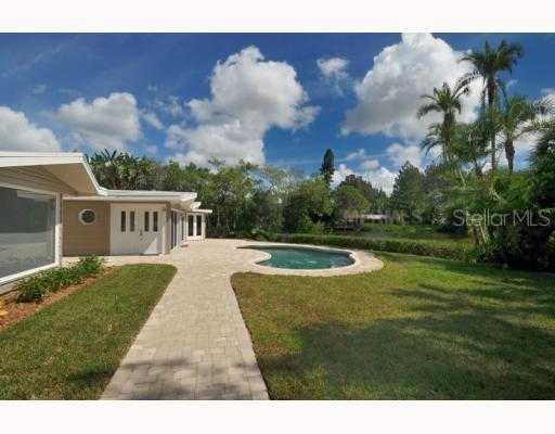 7615 Sanderling Road Sarasota, FL 34242 - Photo 1 of 1 Exterior Front