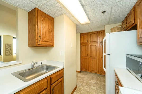 $219,000 | 220 Broadway Avenue South, Unit 1112, Rochester, MN 55904
