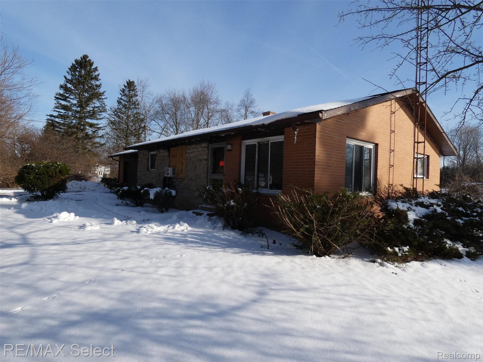 5038 Jackson Road Flint, MI 48506 - Photo 2 of 26 P1040183.JPG