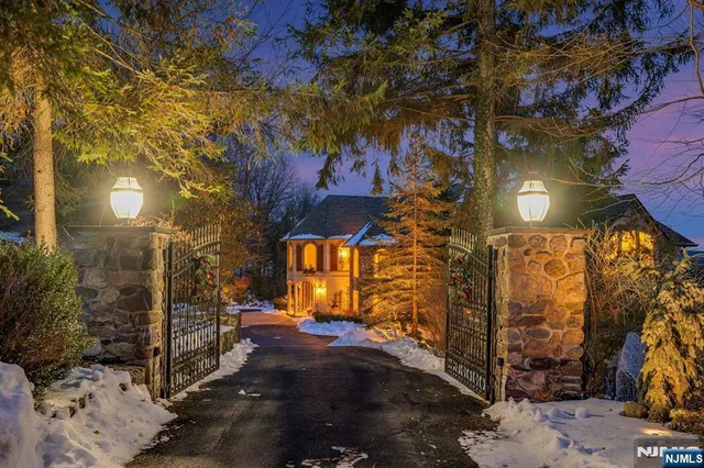 a view of a pathway of a building